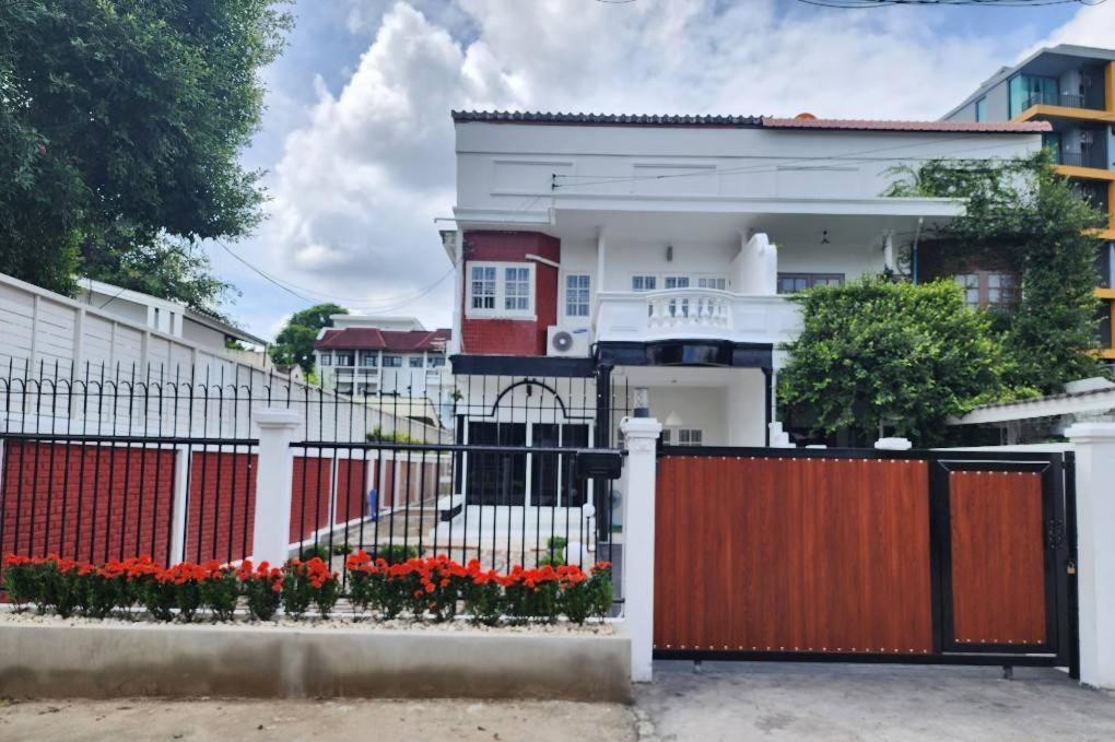 Villa Boxsoon Nimman 2 # 4Beds 3Baths Chiang Mai Exterior foto